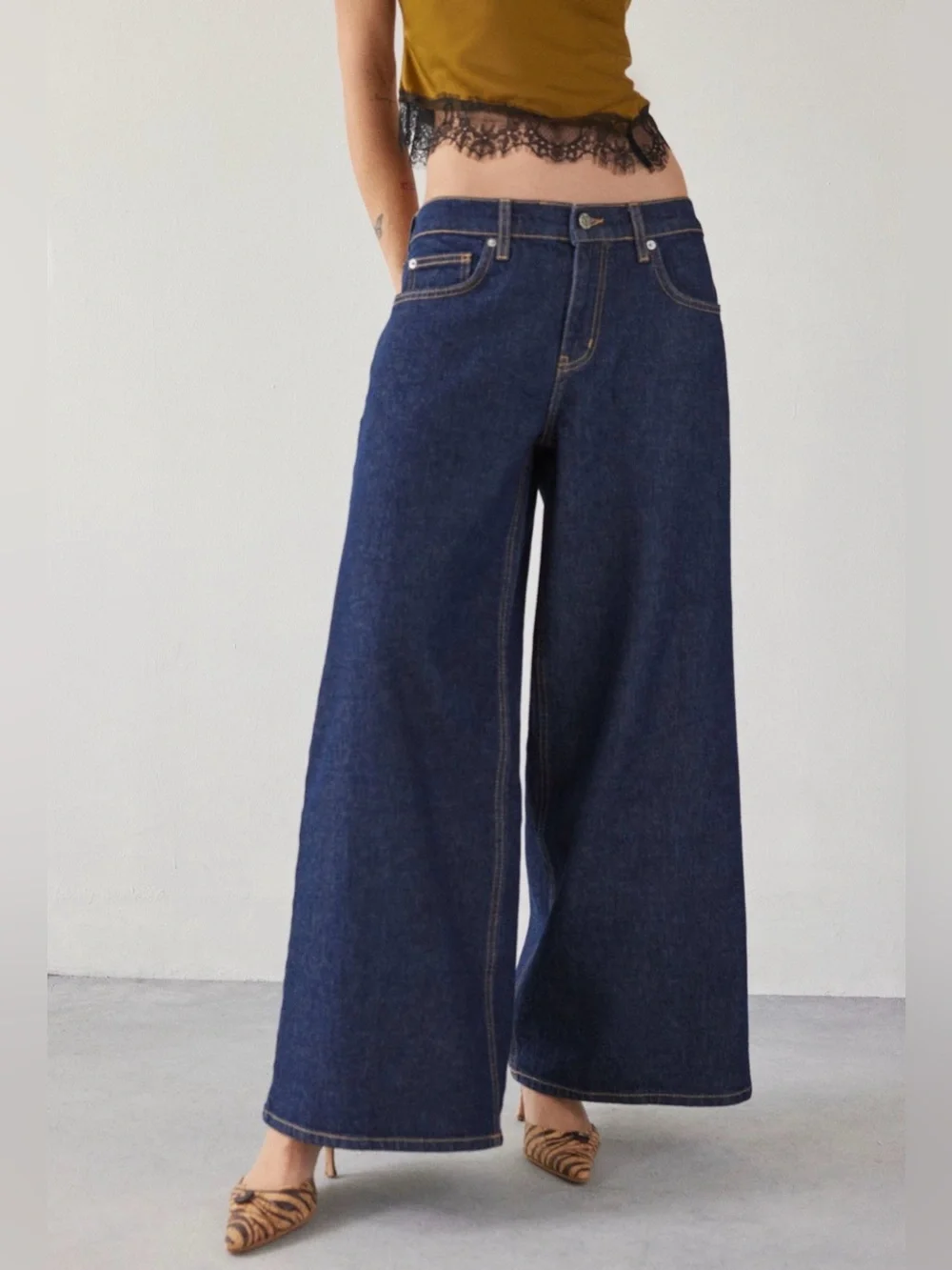 BDG Joey full length wide leg Jean baggy size 26 dark denim wash - Picture 1 of 6